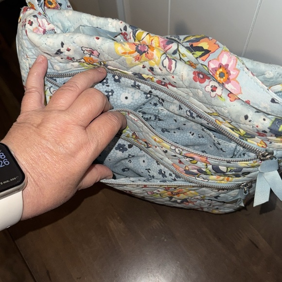 Vera Bradley light blue flower pattern triple zip crossbody purse - Picture 9 of 17